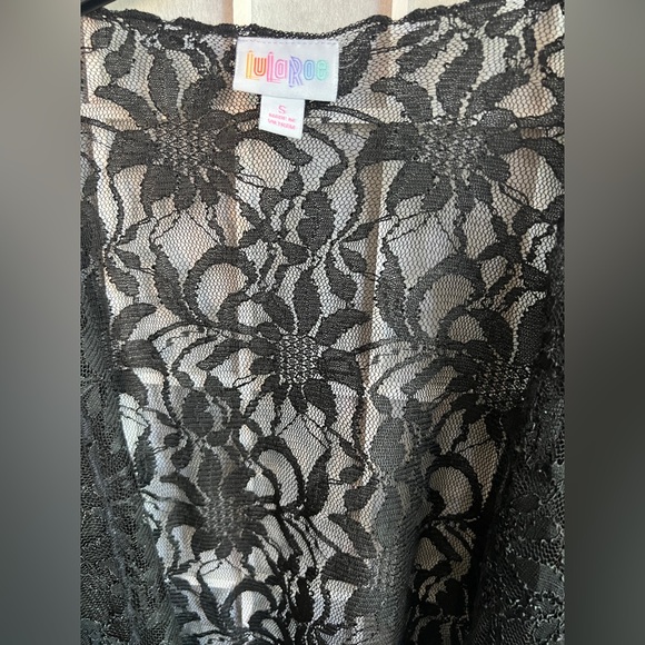 Black laced shirley kimono by Lularoe - Picture 2 of 4